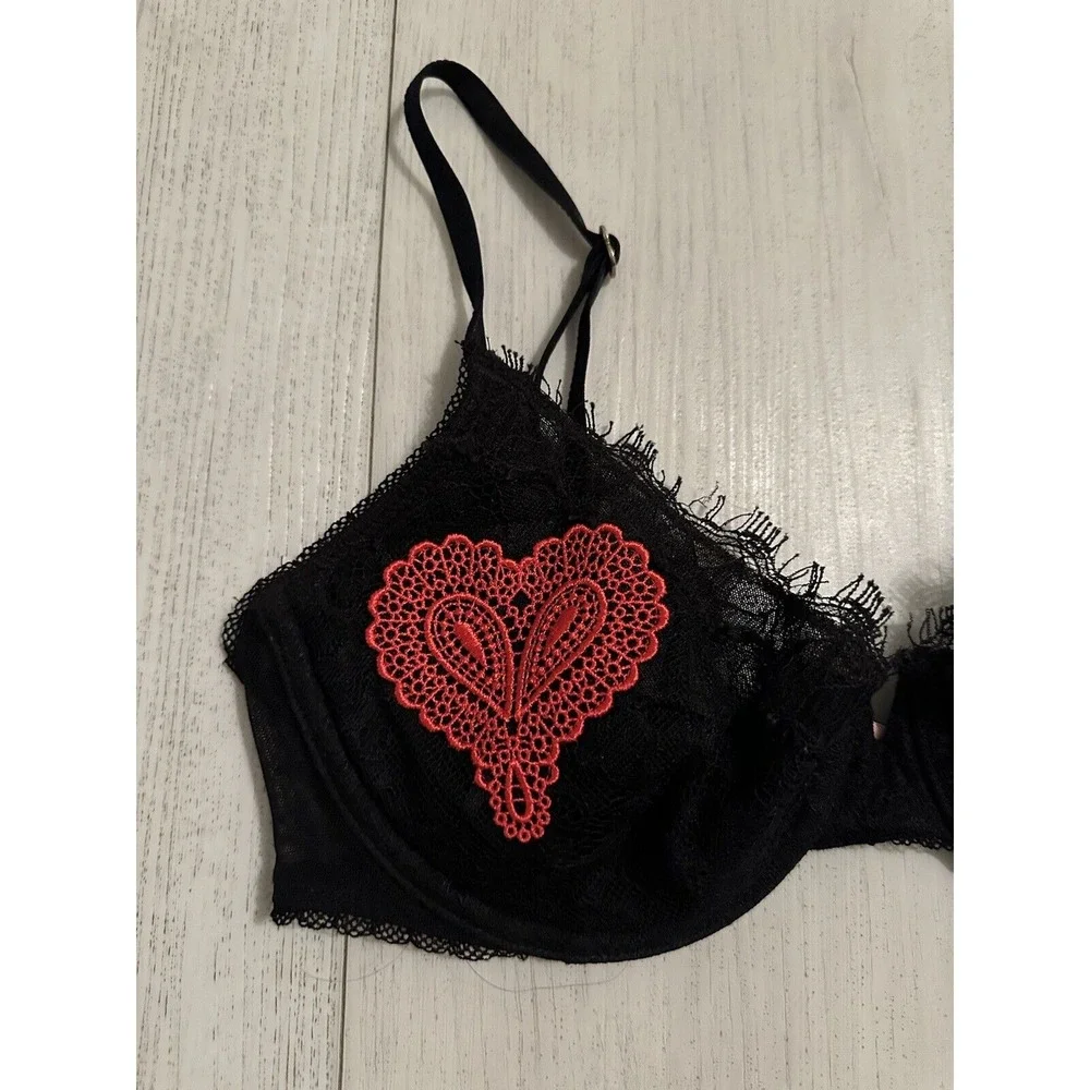 Vintage Victoria's Secret Very Sexy Balconet Bra 34C‎ Black Lace Red Heart